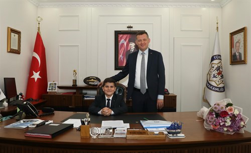 MİNİK KAYMAKAM ERDEM CAN ALKIŞ KOLTUĞU KAYMAKAM ÜRKMEZER’DEN DEVRALDI